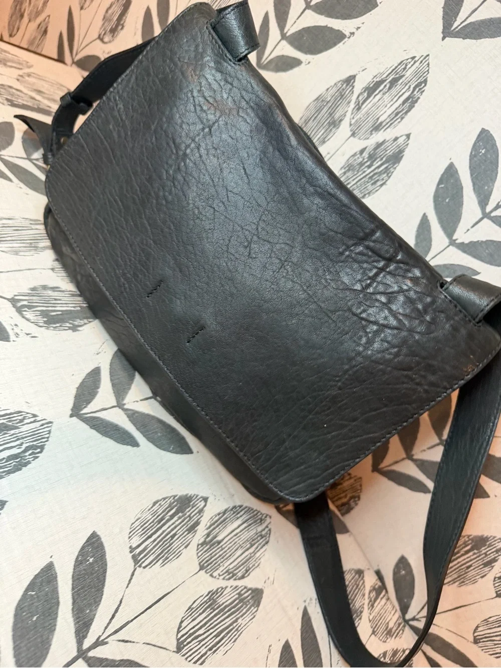Max On Collection genuine leather messenger bag made in Italy.